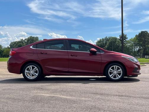 RED 2017 Chevrolet Cruze LT