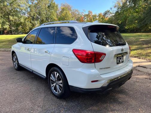 2019 Nissan Pathfinder SV