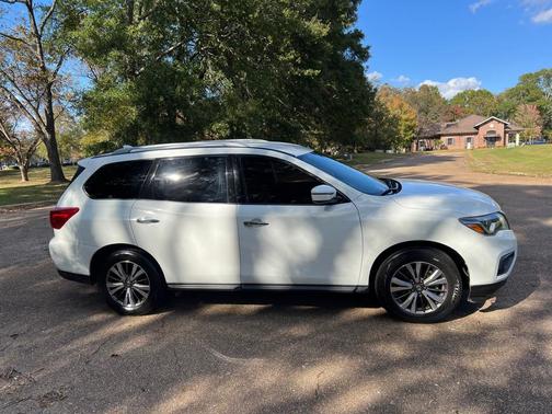 2019 Nissan Pathfinder SV