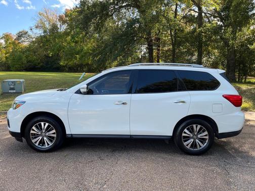 2019 Nissan Pathfinder SV