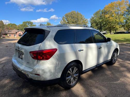 2019 Nissan Pathfinder SV