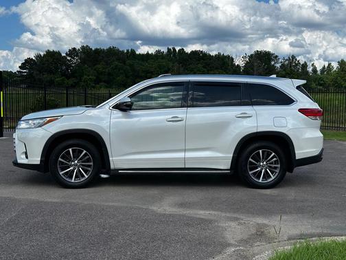 Blizzard Pearl 2017 Toyota Highlander SE