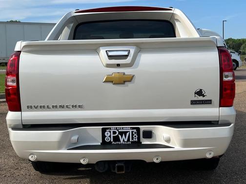 PEARL 2013 Chevrolet Avalanche LTZ
