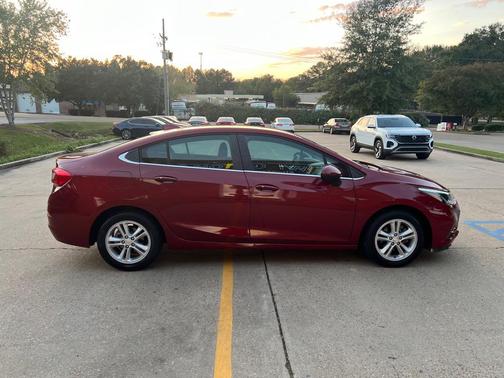 RED 2017 Chevrolet Cruze LT