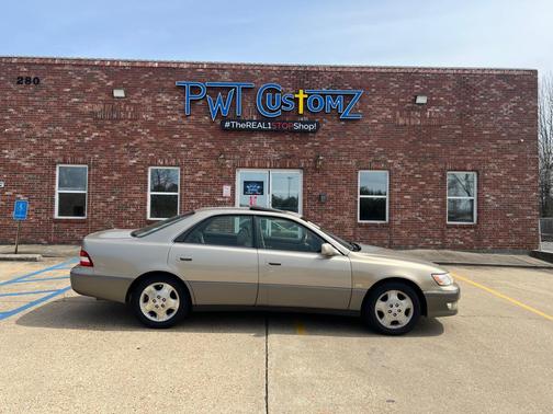 182596 2000 Lexus ES 300 Base