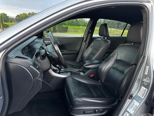 Lunar Silver Metallic 2017 Honda Accord Sport SE