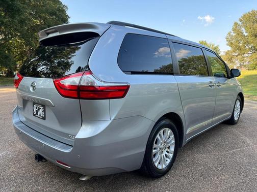 2016 Toyota Sienna XLE