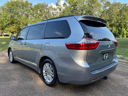 2016 Toyota Sienna XLE