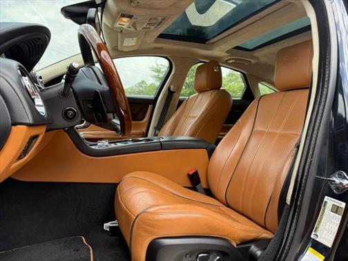 2012 Jaguar XJ Base