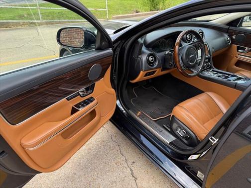 2012 Jaguar XJ Base