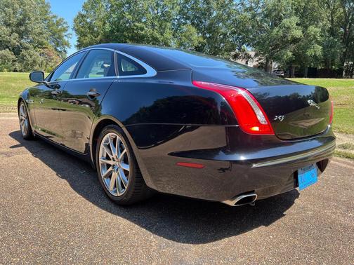 2012 Jaguar XJ Base
