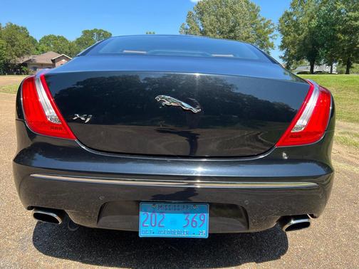 2012 Jaguar XJ Base