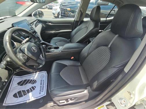 Super White 2021 Toyota Camry SE