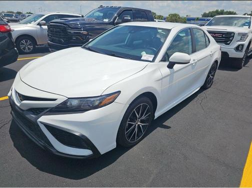 Super White 2021 Toyota Camry SE