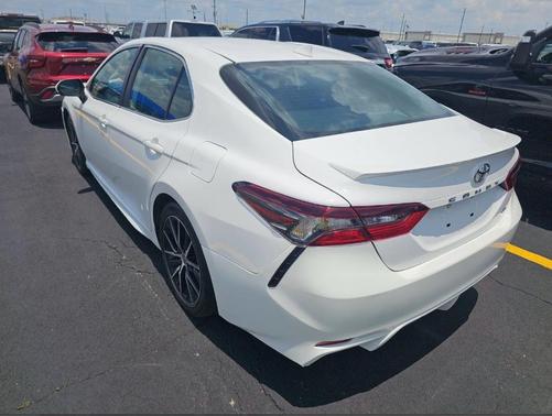 Super White 2021 Toyota Camry SE