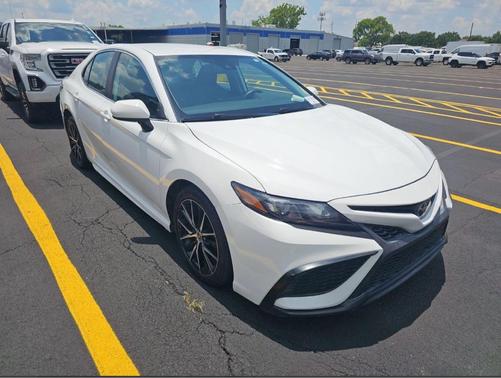 Super White 2021 Toyota Camry SE