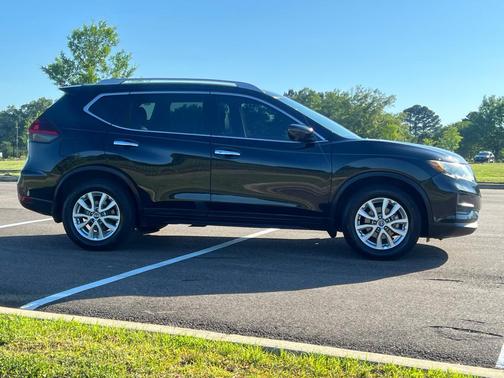 Magnetic Black 2018 Nissan Rogue SV
