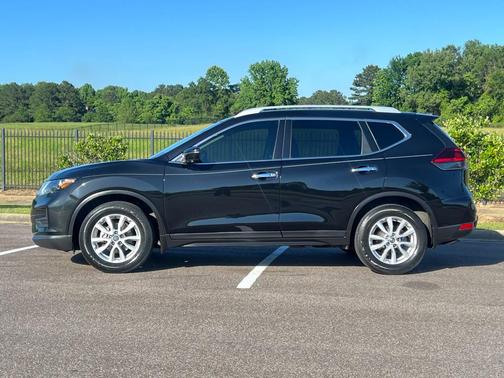 Magnetic Black 2018 Nissan Rogue SV