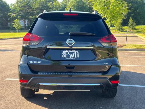 Magnetic Black 2018 Nissan Rogue SV