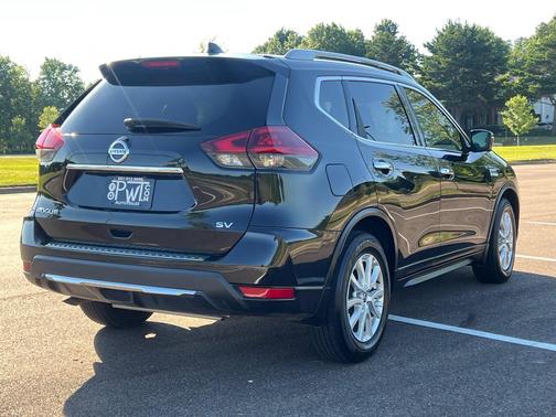 Magnetic Black 2018 Nissan Rogue SV