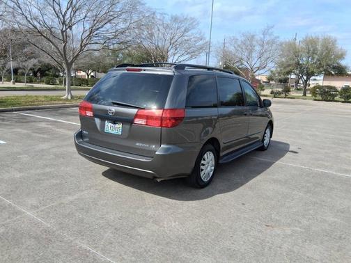 2004 Toyota Sienna CE
