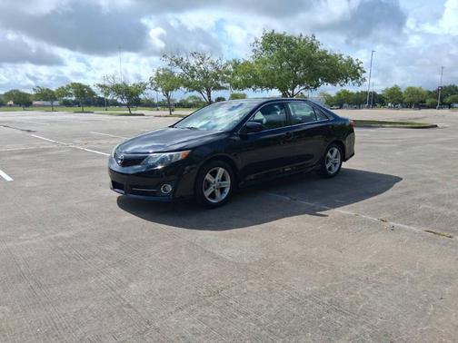Attitude Black Metallic 2014 Toyota Camry SE
