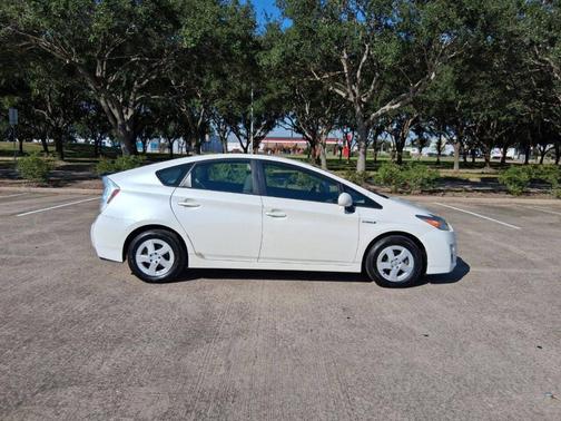 Blizzard Pearl 2011 Toyota Prius III
