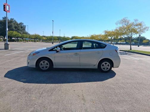 Blizzard Pearl 2011 Toyota Prius III