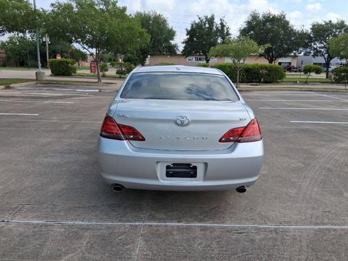 2009 Toyota Avalon XLS