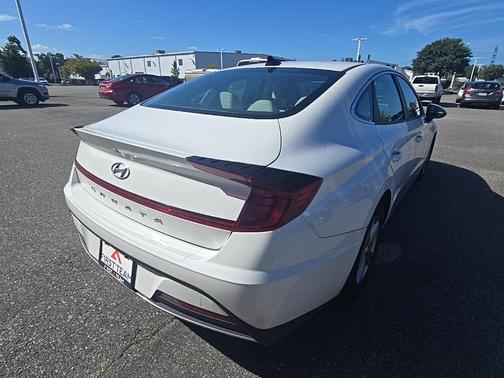 2022 Hyundai SONATA SE