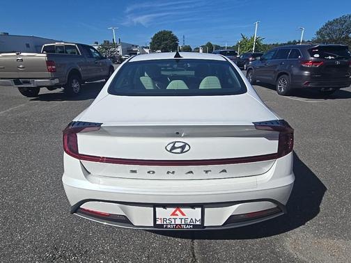 2022 Hyundai SONATA SE