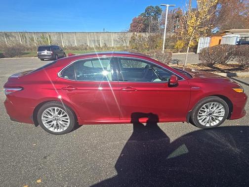 2020 Toyota Camry Hybrid XLE