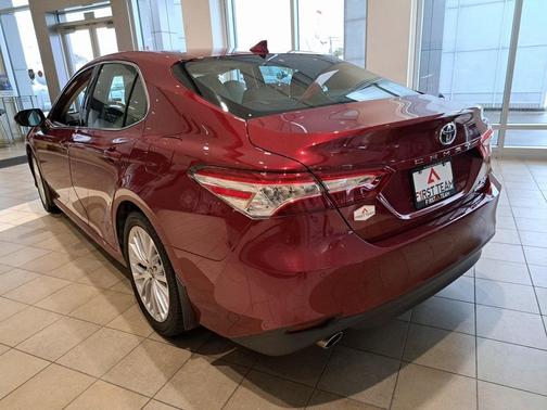 2020 Toyota Camry Hybrid XLE