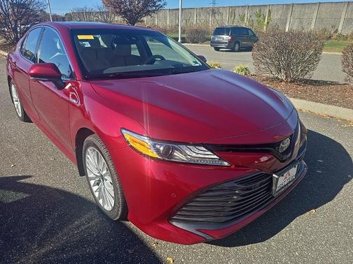 2020 Toyota Camry Hybrid XLE