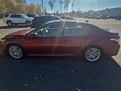 2020 Toyota Camry Hybrid XLE