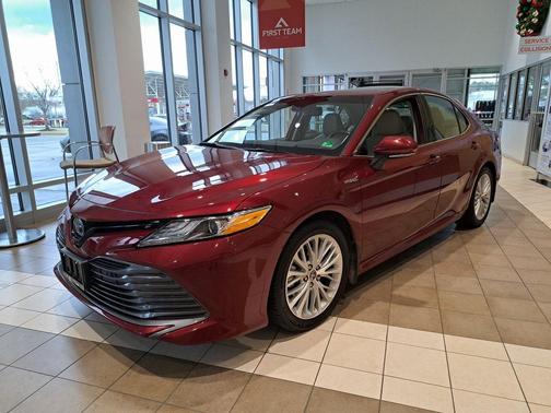 2020 Toyota Camry Hybrid XLE