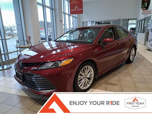 2020 Toyota Camry Hybrid XLE