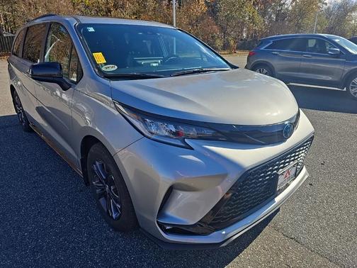 2025 Toyota Sienna XSE 7 Passenger