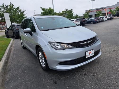 2022 Chrysler Voyager LX