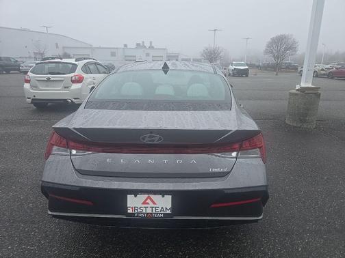 2025 Hyundai ELANTRA Limited