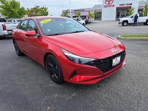 2023 Hyundai ELANTRA SEL
