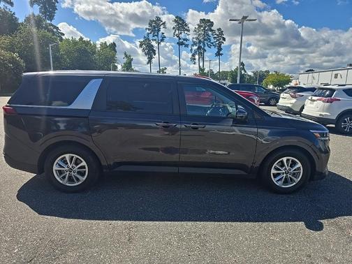 2023 Kia Carnival LX