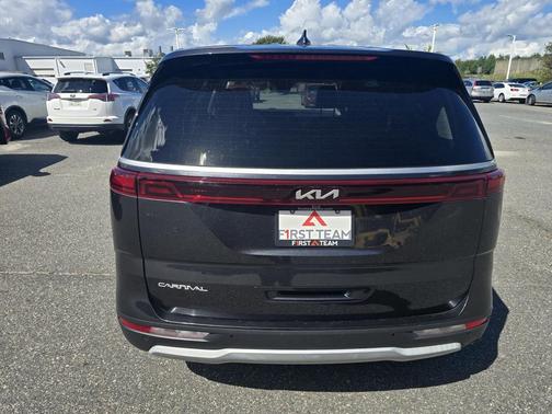 2023 Kia Carnival LX