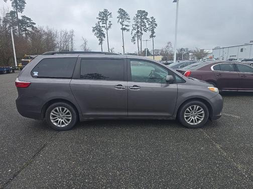2017 Toyota Sienna XLE Premium