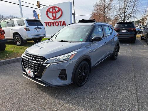 2023 Nissan Kicks SR