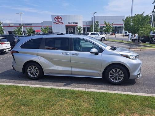2021 Toyota Sienna XLE 7 Passenger