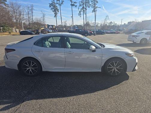 2024 Toyota Camry SE