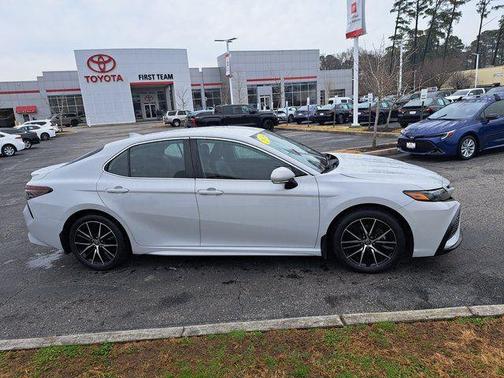 2024 Toyota Camry SE
