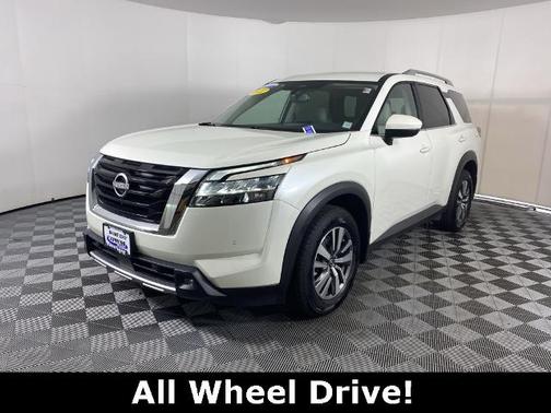 2022 Nissan Pathfinder SL