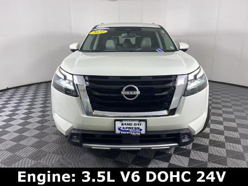 2022 Nissan Pathfinder SL